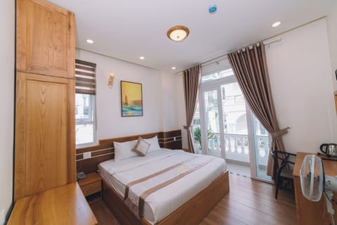Luxury Double Room | Premium bedding, down comforters, Select Comfort beds, desk