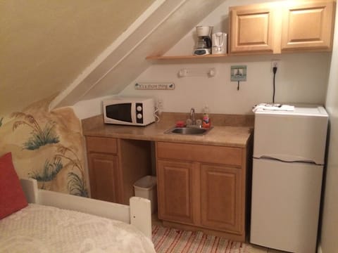 Studio (2nd Floor) | Private kitchenette | Fridge, microwave, toaster