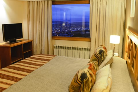 Standard Double Room, Mountain View | Minibar, in-room safe, blackout drapes, soundproofing