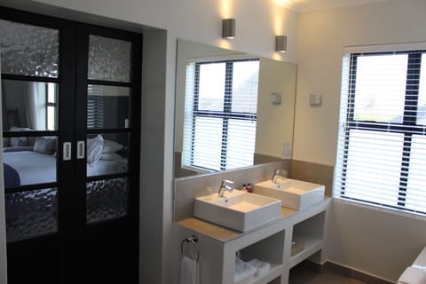 Walker Bay Suite, 1st floor in the Villa | Bathroom sink