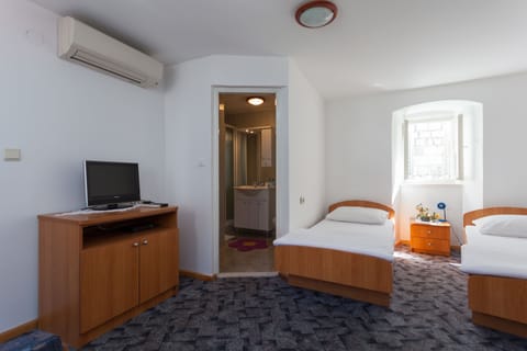 Comfort Double or Twin Room, Terrace | Free WiFi, bed sheets