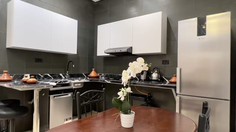 Comfort Apartment, 2 Bedrooms, Garden View | Private kitchen | Full-size fridge, oven, dishwasher, espresso maker
