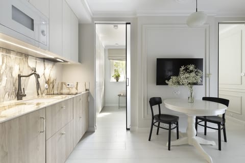 Standard Apartment | Private kitchen | Mini-fridge, microwave, stovetop, dishwasher