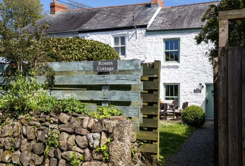 Rosie's Cottage, Mousehole: Nestled away in a tranquil location