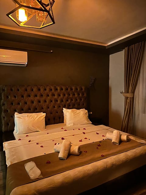 Luxury Double Room, 1 King Bed, Hot Tub, Sea View | Premium bedding, minibar, desk, laptop workspace