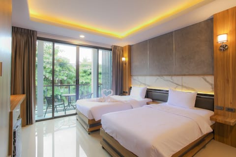 Deluxe Grand Twin Bed with Balcony | Courtyard view