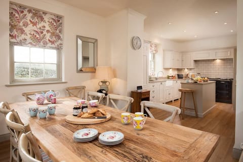 Broadgate House - kitchen and dining area with seating for 10 guests
