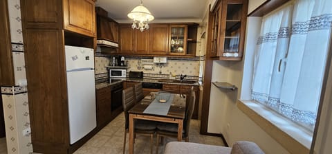 Family Apartment, Non Smoking | Dining room