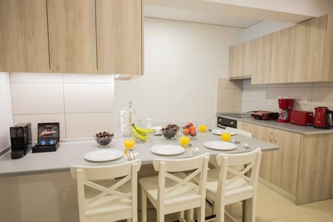 Family Suite, Multiple Beds | Private kitchen | Full-size fridge, microwave, oven, dishwasher