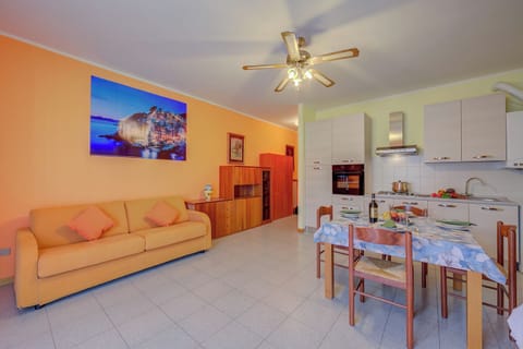 Family Studio (Peter - relax & 1 km from lake) | Living area | 21-inch flat-screen TV with cable channels, TV