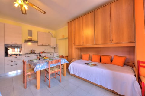 Family Studio (Peter - relax & 1 km from lake) | Private kitchen | Fridge, oven, stovetop, coffee/tea maker