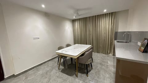 Signature Apartment, 3 Bedrooms | Dining room