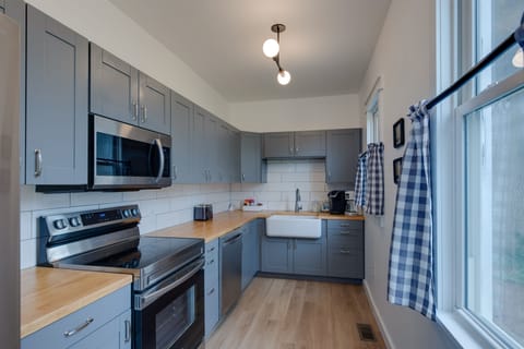 Kitchen | Keurig & Drip Coffee Makers