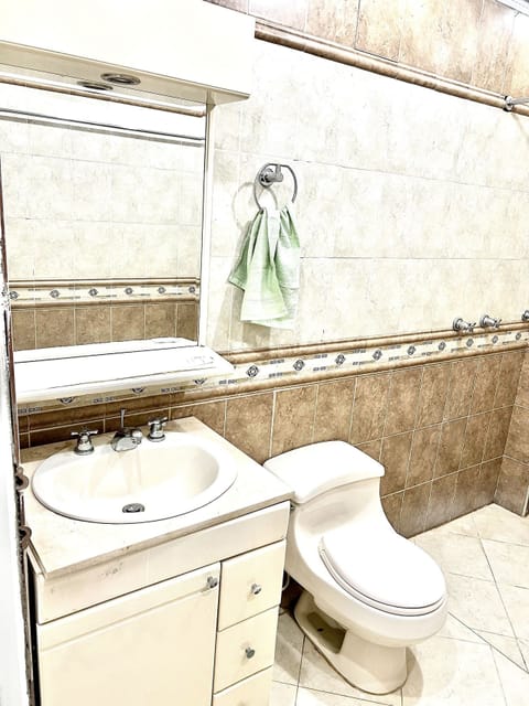 Basic Apartment | Bathroom | Free toiletries