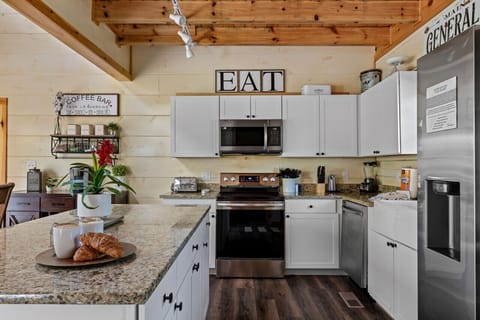 The perfect kitchen for homemade meals and happy moments.