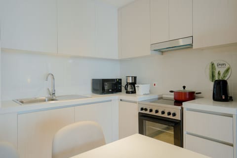 Design Apartment, 1 King Bed with Sofa bed, Non Smoking, Lake View | Private kitchen | Fridge, cookware/dishes/utensils