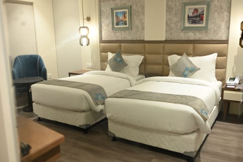 Double or Twin Room | In-room safe, iron/ironing board, cribs/infant beds, rollaway beds