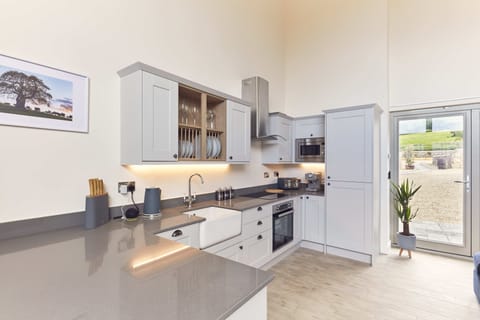 large kitchen with breakfast bar