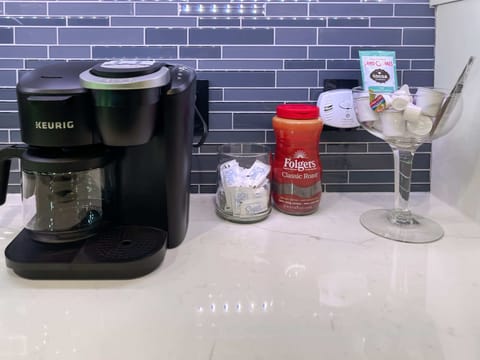 Grab your coffee and go. Easy mornings start here.