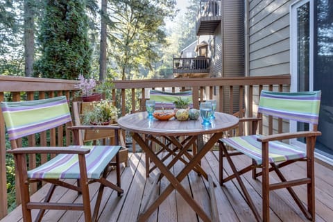 Apartment, 2 Bedrooms, Balcony | Outdoor dining