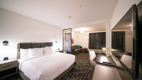Suite, 1 King Bed, Non Smoking | Blackout drapes, iron/ironing board, free WiFi