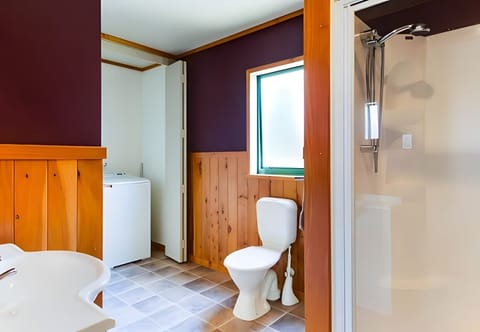 Superior Cottage | Bathroom