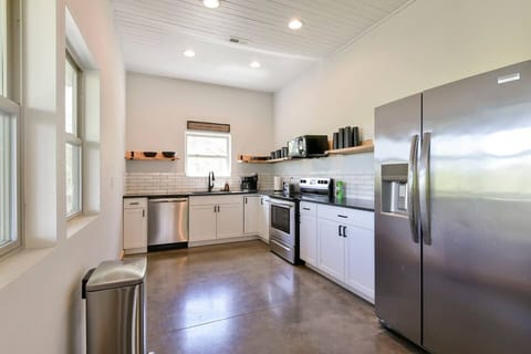New Kitchen with stainless appliances