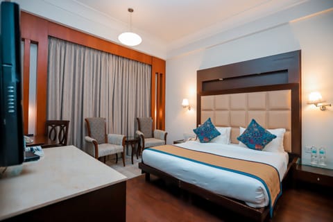 Deluxe Double Room | In-room safe, blackout drapes, soundproofing, iron/ironing board