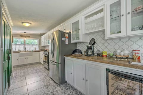 House (3 Bedrooms) | Private kitchen | Microwave, oven, stovetop, dishwasher