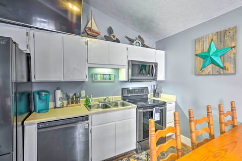 House (2 Bedrooms) | Private kitchen | Microwave, oven, stovetop, dishwasher