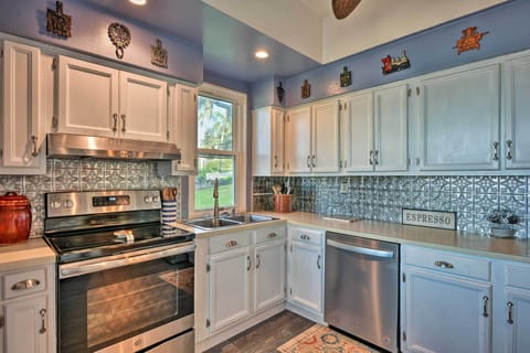 Cottage (4 Bedrooms) | Private kitchen | Microwave, oven, stovetop, dishwasher