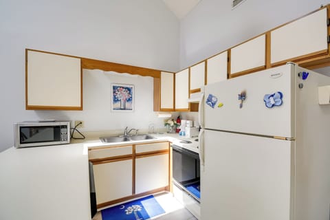 Apartment (0 Bedroom) | Private kitchen | Microwave, oven, stovetop, dishwasher