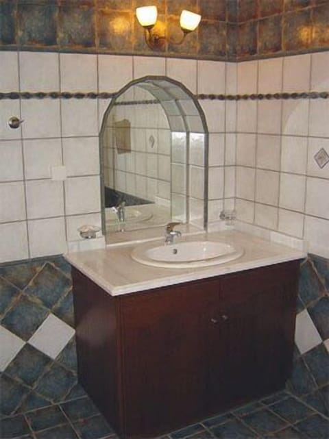 Standard Room | Bathroom sink