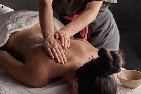 Couples treatment rooms, body treatments, deep-tissue massages