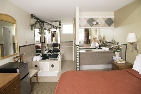 Honeymoon Room | Desk, iron/ironing board, free WiFi, bed sheets