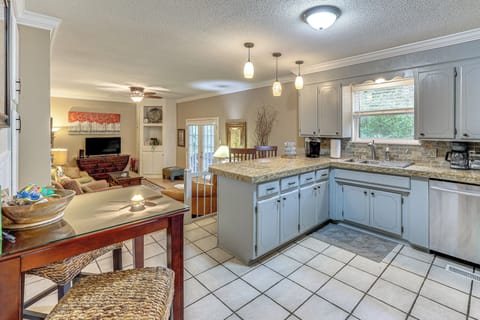 House (2 Bedrooms) | Interior