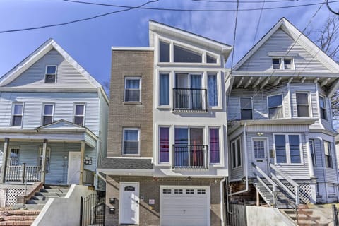 Apartment (3 Bedrooms) | Balcony