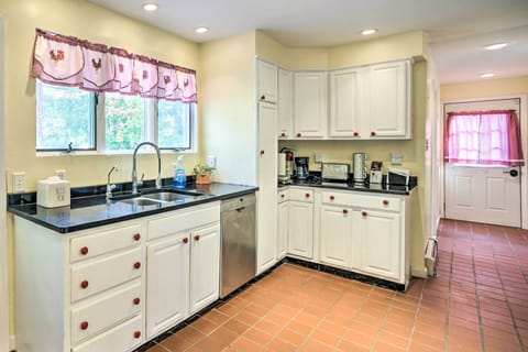 House (2 Bedrooms) | Private kitchen | Microwave, oven, stovetop, dishwasher