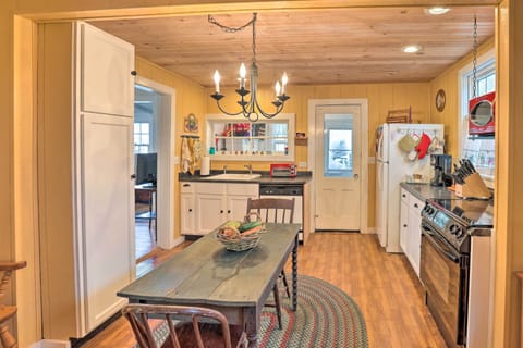 Cottage (2 Bedrooms) | Private kitchen | Microwave, oven, stovetop, dishwasher