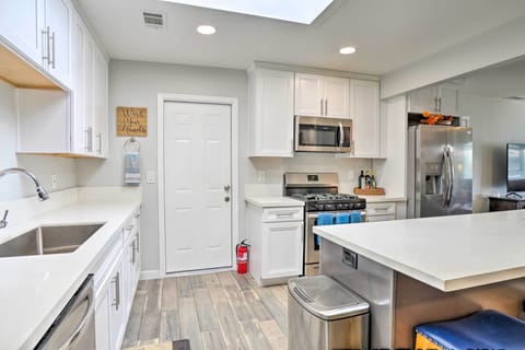 House (2 Bedrooms) | Private kitchen | Paper towels