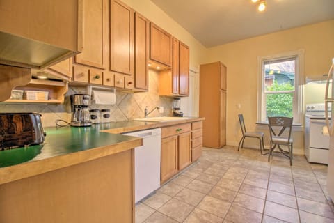 Apartment (2 Bedrooms) | Private kitchen | Microwave, oven, stovetop, dishwasher