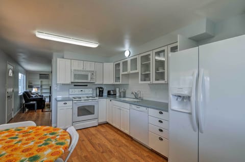 Cottage (2 Bedrooms) | Private kitchen | Microwave, oven, stovetop, dishwasher