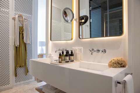 Suite, 2 Bedrooms, Private Pool, Sea View (Panoramic) | Bathroom | Shower, rainfall showerhead, free toiletries, hair dryer