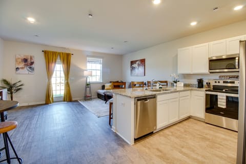 Apartment (3 Bedrooms) | Private kitchen | Microwave, oven, stovetop, dishwasher