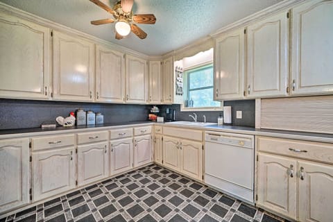 House (3 Bedrooms) | Private kitchen | Microwave, oven, stovetop, dishwasher