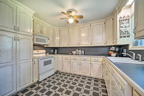 House (3 Bedrooms) | Private kitchen | Microwave, oven, stovetop, dishwasher