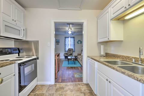 House (2 Bedrooms) | Private kitchen | Microwave, oven, stovetop, dishwasher