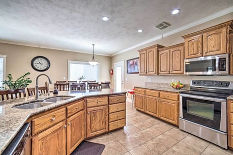 House (Multiple Bedrooms) | Private kitchen | Microwave, oven, stovetop, dishwasher