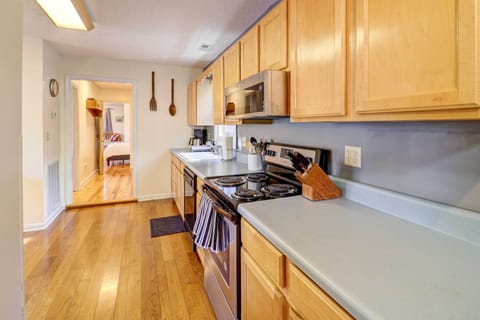 House (3 Bedrooms) | Private kitchen | Microwave, oven, stovetop, dishwasher