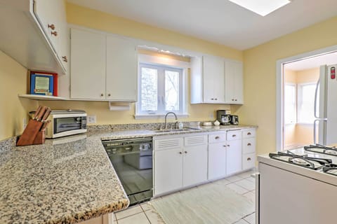 House (2 Bedrooms) | Private kitchen | Microwave, oven, stovetop, dishwasher